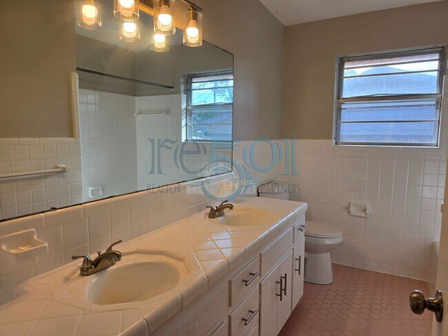 Building Photo - 6601 Blue Bird Dr