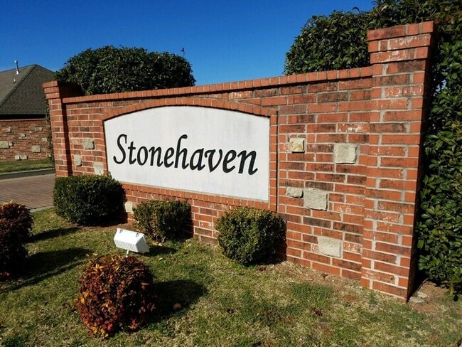 Building Photo - 2 bed 1 Bath 1 Car Garage Townhome in Del City