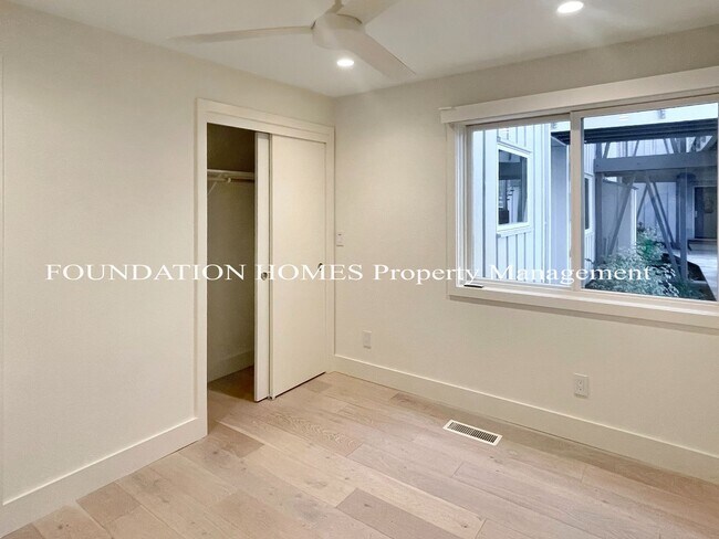 Building Photo - VIDEO - Ultra-Luxury Unit with SF City View - FOUNDATION