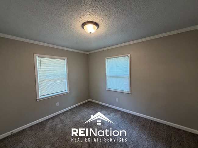 Building Photo - Charming 3BR/2BA East Memphis Home | 1,795 Sq Ft, Hardwood Floors & Fireplace