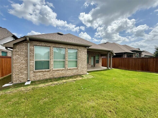 Building Photo - 18211 County Shores Ln