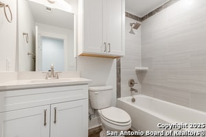 Building Photo - 216 Eleanor Ave