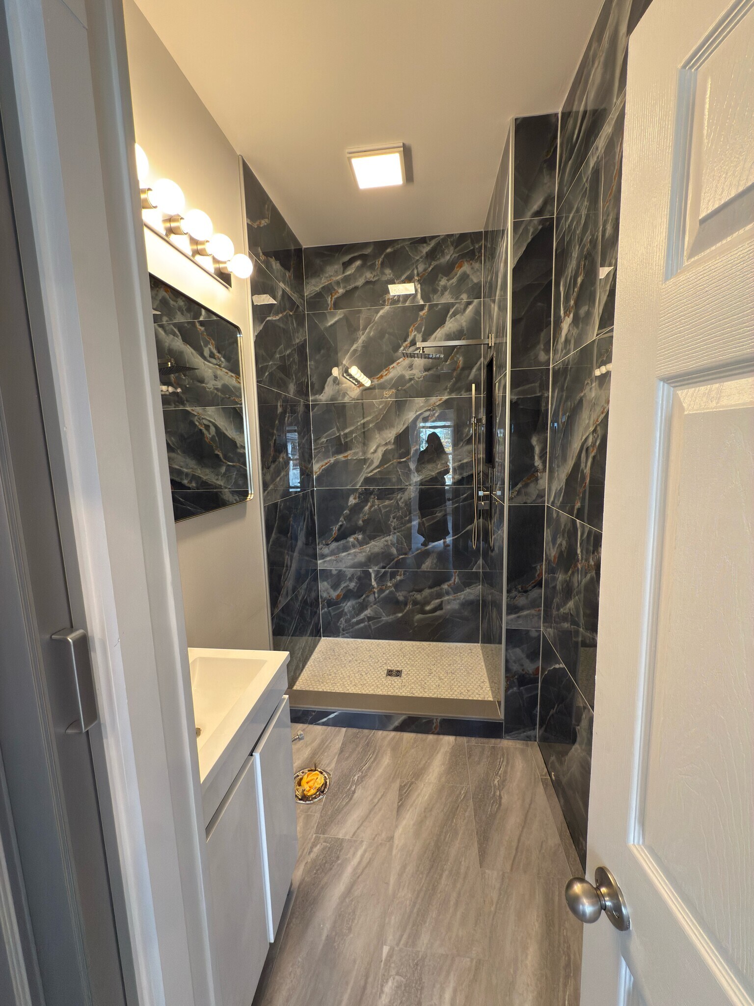 Building Photo - 1060 Forest Ave