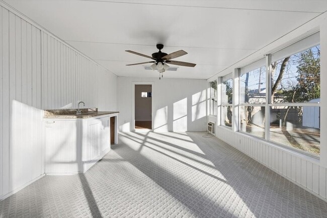 Building Photo - 6417 Darwood Ave