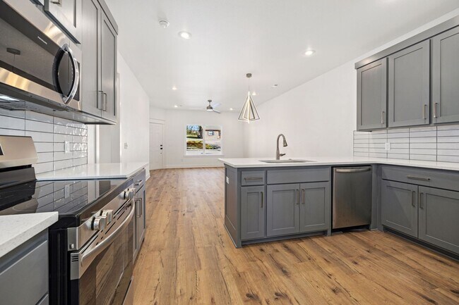 Building Photo - Brand New Duplex in Fayetteville!