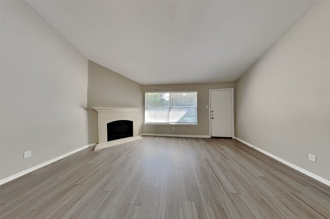 Building Photo - 18727 Holly Way