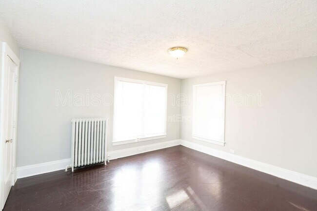 Building Photo - 405 Alexander St