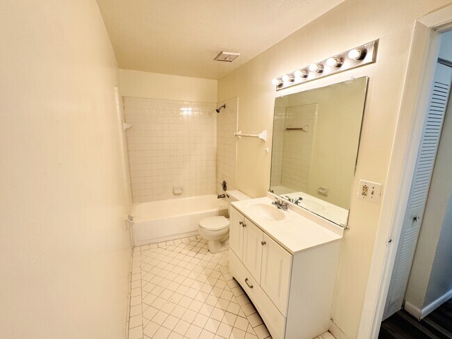 Building Photo - 3405 NW 44th St