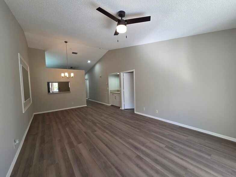 Building Photo - 330 NW 67th St