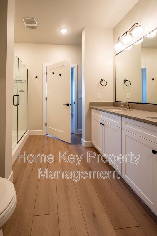 Building Photo - 3915 Razor Dr