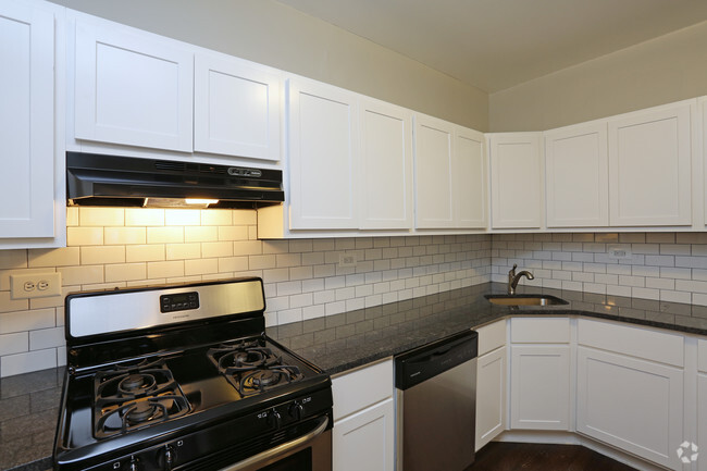 Kitchen - 302-312 Washington Blvd. and 337-345 S. Cu...