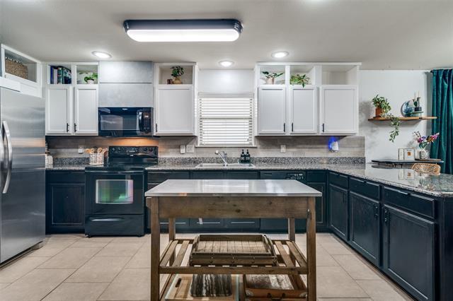 Building Photo - 2050 Lake Trail Dr