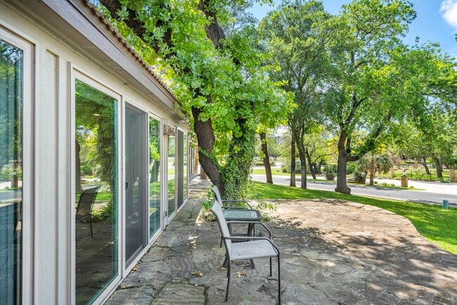 Building Photo - 100 Bay Point Dr