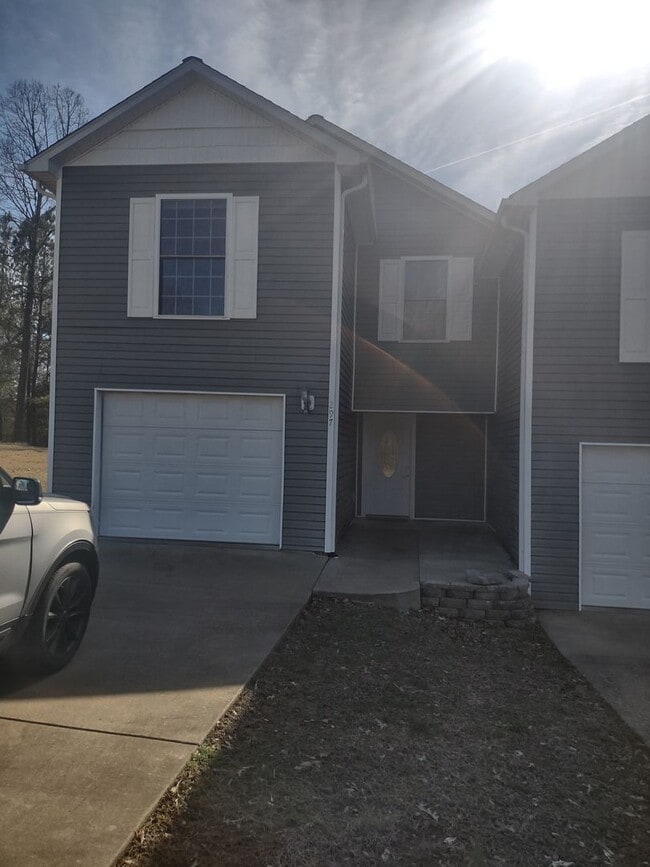 Building Photo - Corner Tri~Plex Benton KY 3 Bed 2.5 Bathrooms