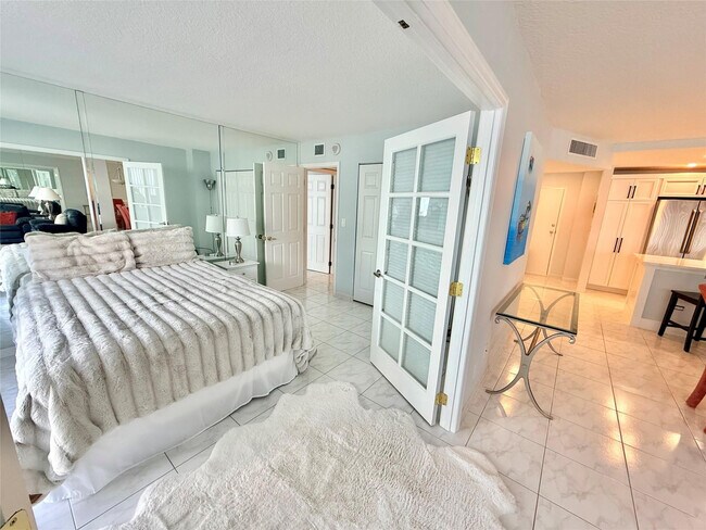 Building Photo - 800 SE 20th Ave