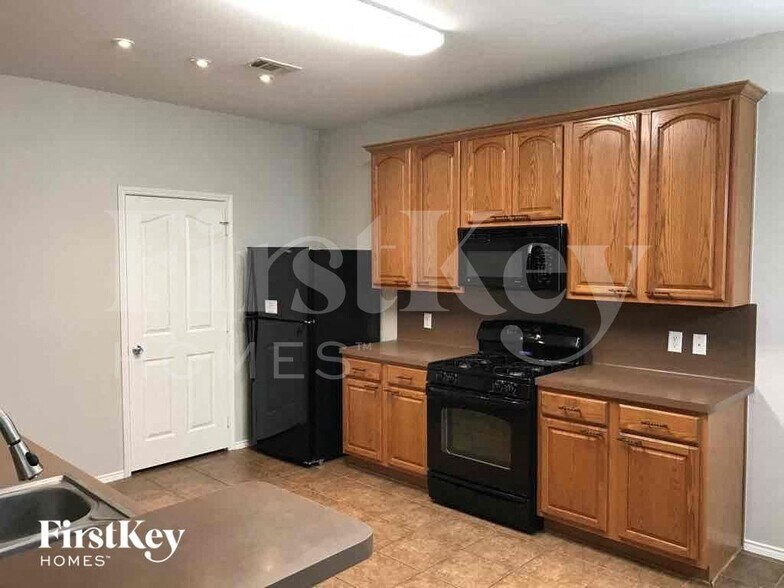 Building Photo - 1017 Nighthawk Rd