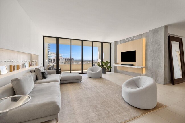 Primary Photo - 10205 Collins Ave