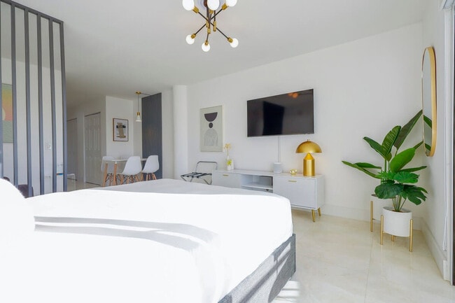 Building Photo - 212 West Dr