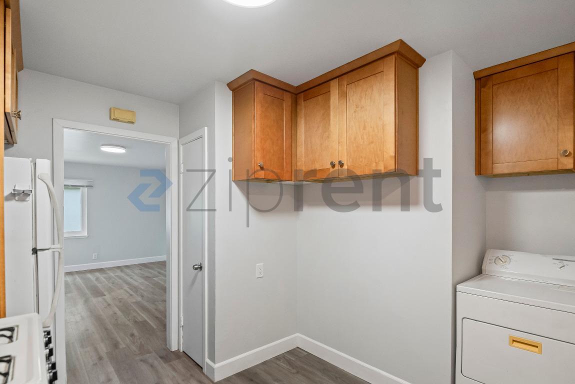 Building Photo - 122 Asbury St