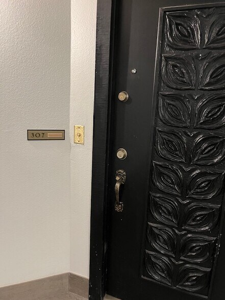 Building Photo - 3949 Los Feliz Blvd