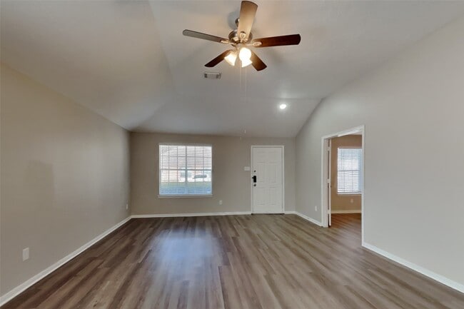 Building Photo - 2114 Blossom Creek Dr