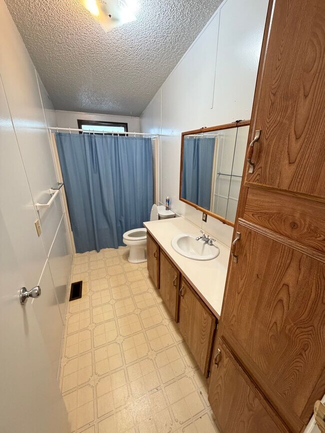 Building Photo - Secluded country home w/ 2-car garage