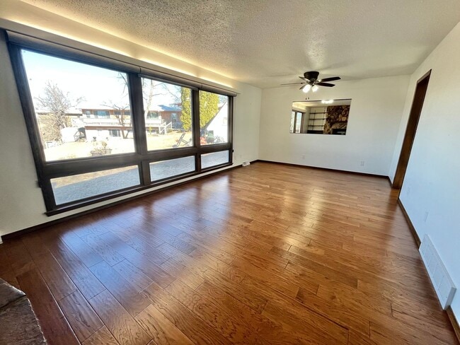 Building Photo - 3 Bed/2 Bath Lakefront Rental Home in Sioux Falls!