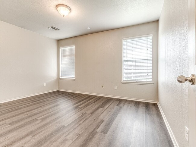 Building Photo - Charming home in North Edmond + Deer Creek Schools
