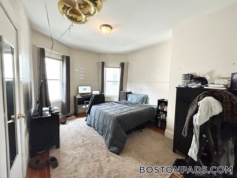 Building Photo - 74 Romsey St