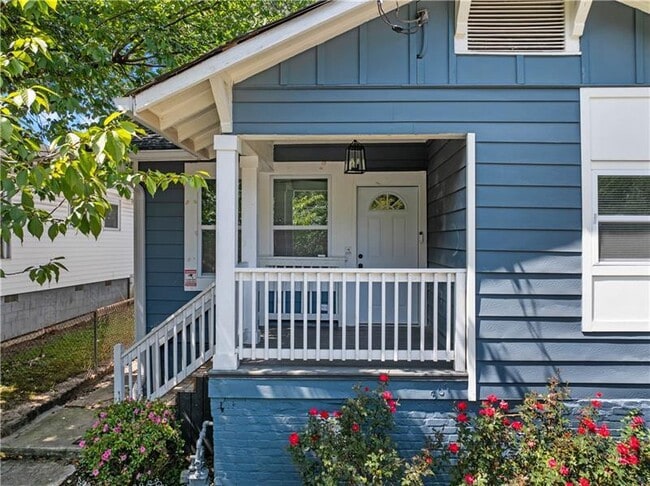 Building Photo - 807 Gilbert St SE