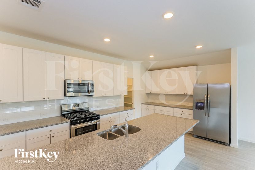 Building Photo - 6728 Beehive Dr