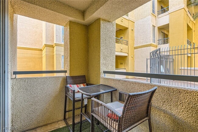 Building Photo - 210 E Flamingo Rd