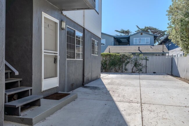 Building Photo - 102 Brighton Rd