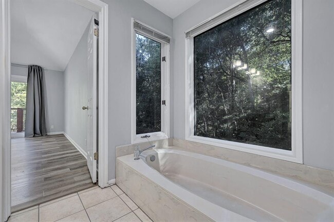 Building Photo - 3406 Westside Cove