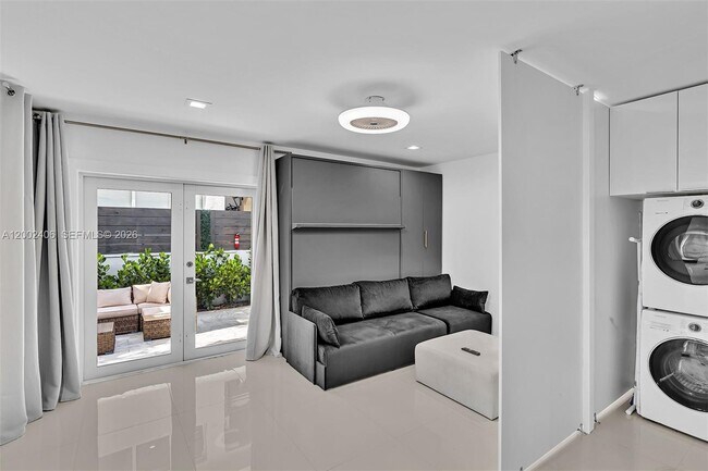 Building Photo - 1002 10th St