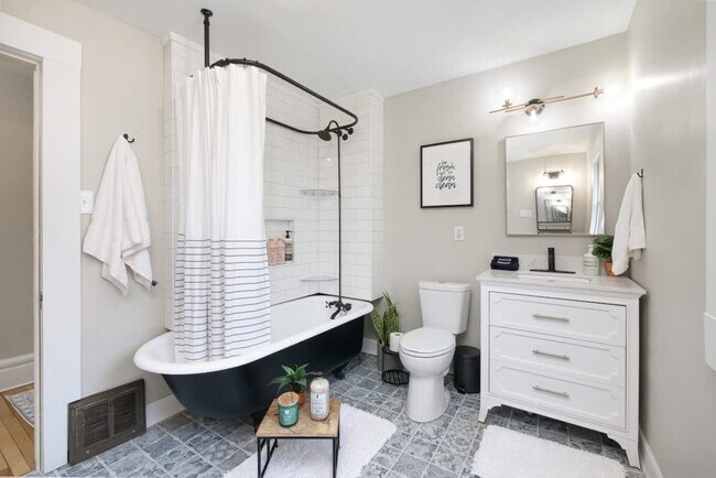 Building Photo - 713 Crosby St