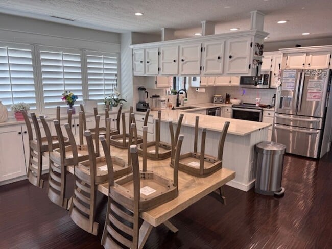 Building Photo - Stunning 7-Bedroom Home with Pool, EV-Read...