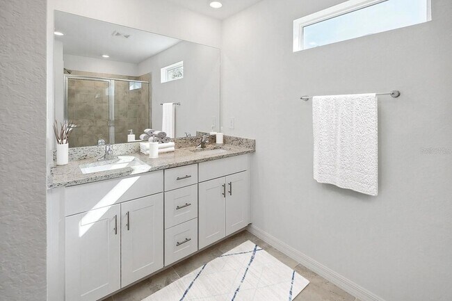 Building Photo - 4915 1st Ave E