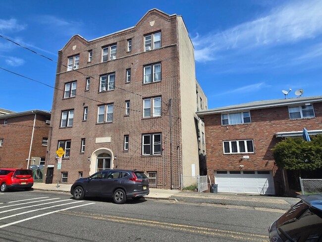 Building Photo - 289 Day Ave