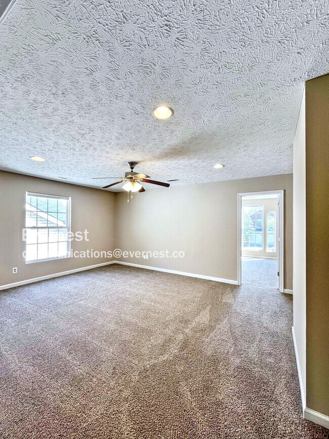 Building Photo - 5005 Cobblestone Creek Dr