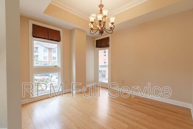 Building Photo - 110 31st Ave N