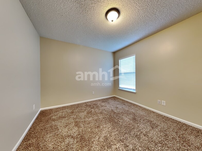 Building Photo - 6521 Skyler Jean Dr