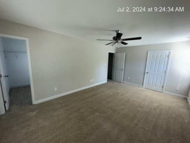 Building Photo - 6080 Lakeway Drive