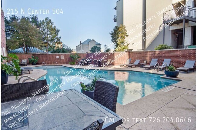 Building Photo - 215 Center St