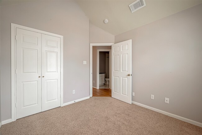 Building Photo - 206 Sydnor St