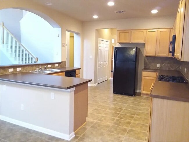 Building Photo - Lovely 4 Bed 2.5 Bath Home!