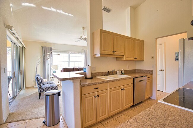 Building Photo - Annual Unfurnished 2 Bedroom 2 Bathroom Second Floor Condo in Casa Del Lago!