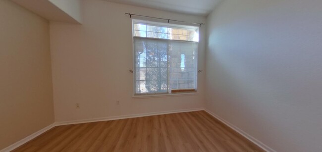 Building Photo - Quaint 2-Bedroom, 2-Bath condo in great lo...