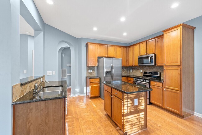 Building Photo - 3 Bed 2.5 Bath Home located in Heritage Hi...