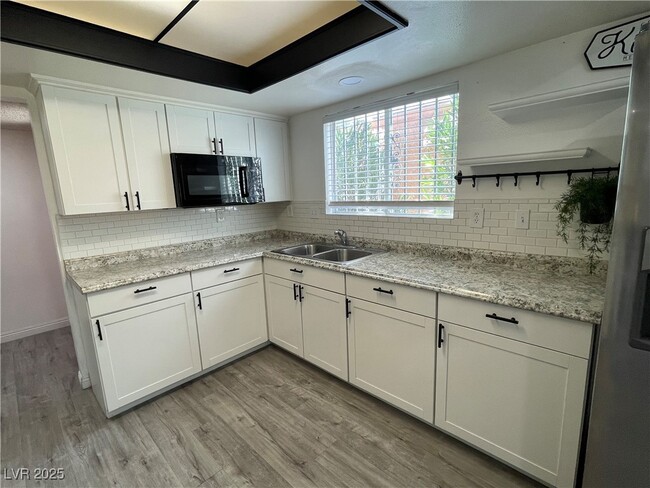 Building Photo - 5005 Celebrity Cir